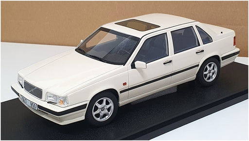 Cult 1/18 Scale Resin CML171-3 - 1991-94 Volvo 850 GLT - White
