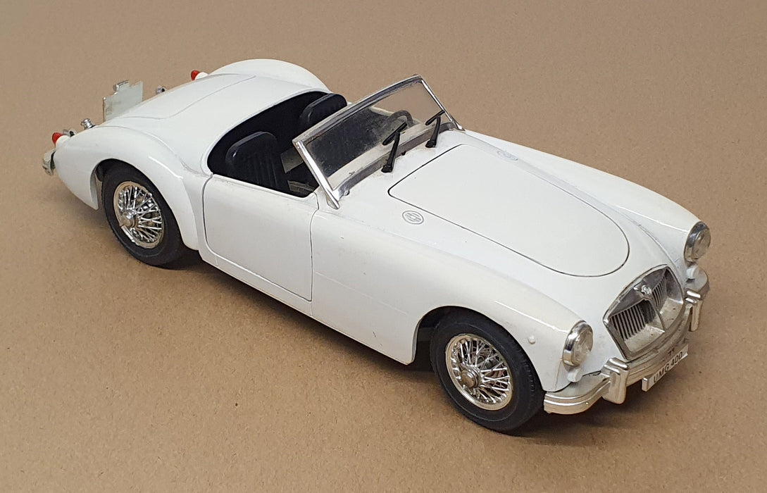 Polistil 1/16 Scale Diecast 251025D - MG MGA Twin-Can - White
