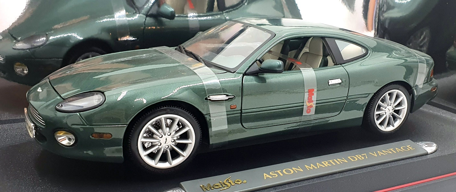 Maisto 1/18 Scale Dicast 36880 - Aston Martin DB7 Vantage - Green