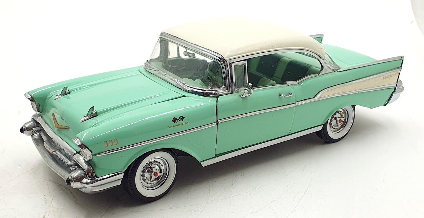 Ertl 1/18 Scale Diecast DC291025A - 1957 Chevrolet Bel Air - Green/White