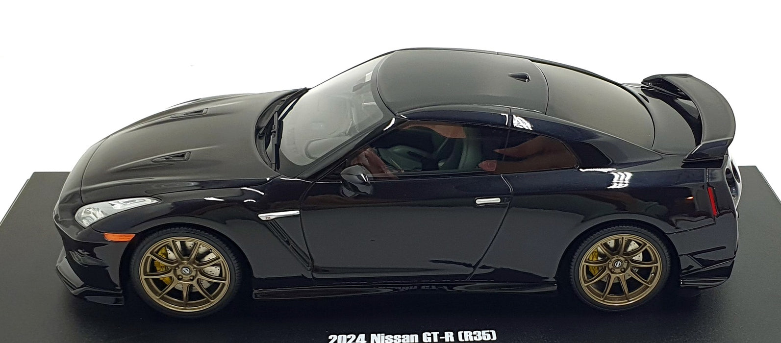 GT Spirit 1/18 Scale GT932 - Nissan GT-R (R35) - Black