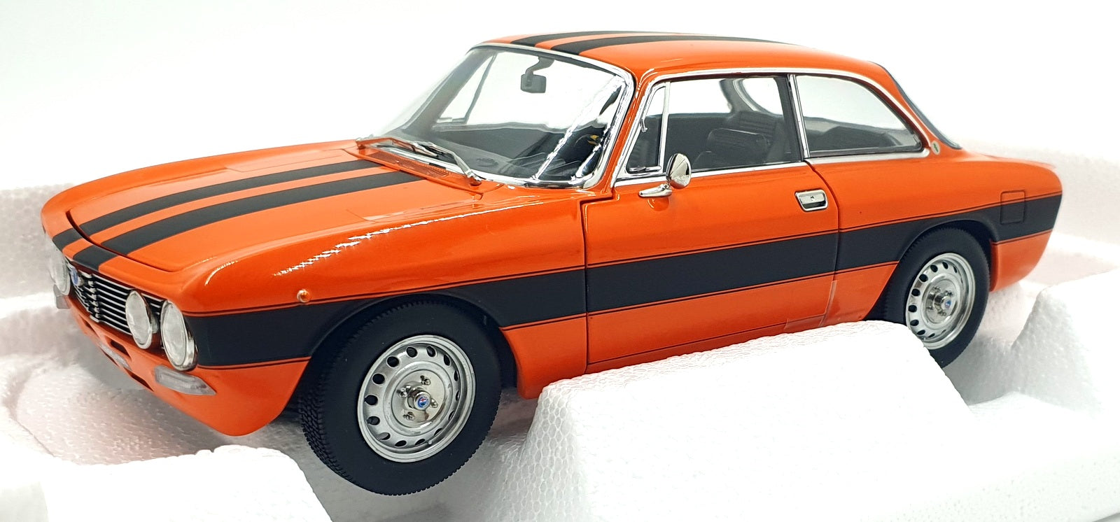 Norev 1/18 Scale Diecast 187918 - 1973 Alfa Romeo 2000 GTV - Orange