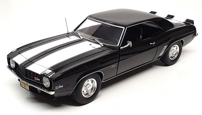 First Gear 1/25 Scale 40-0237 - 1969 Chevrolet Camaro Z/28 - Black/White