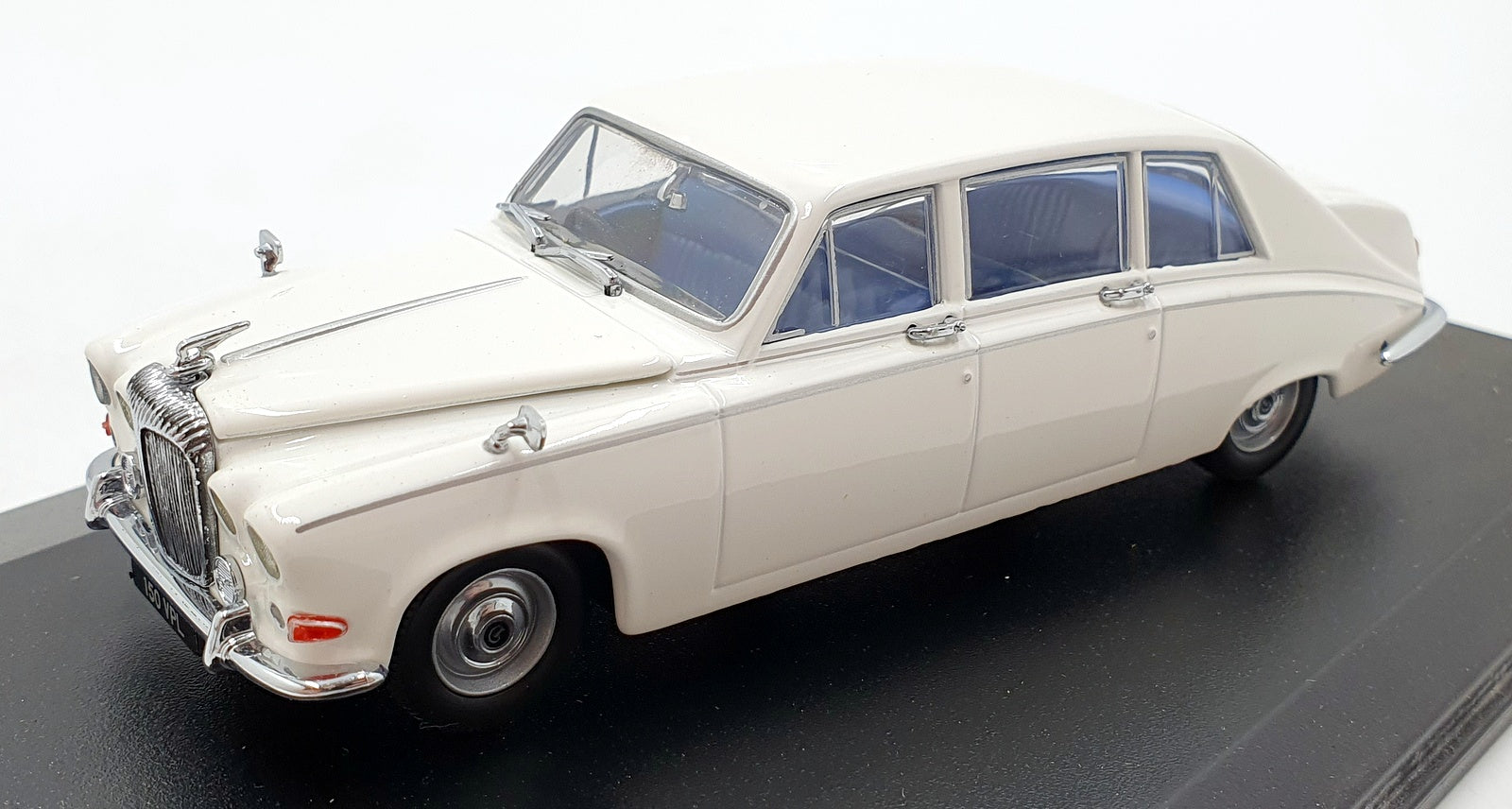 Oxford Diecast 1/43 Scale DS001 - Daimler DS420 - Old English White