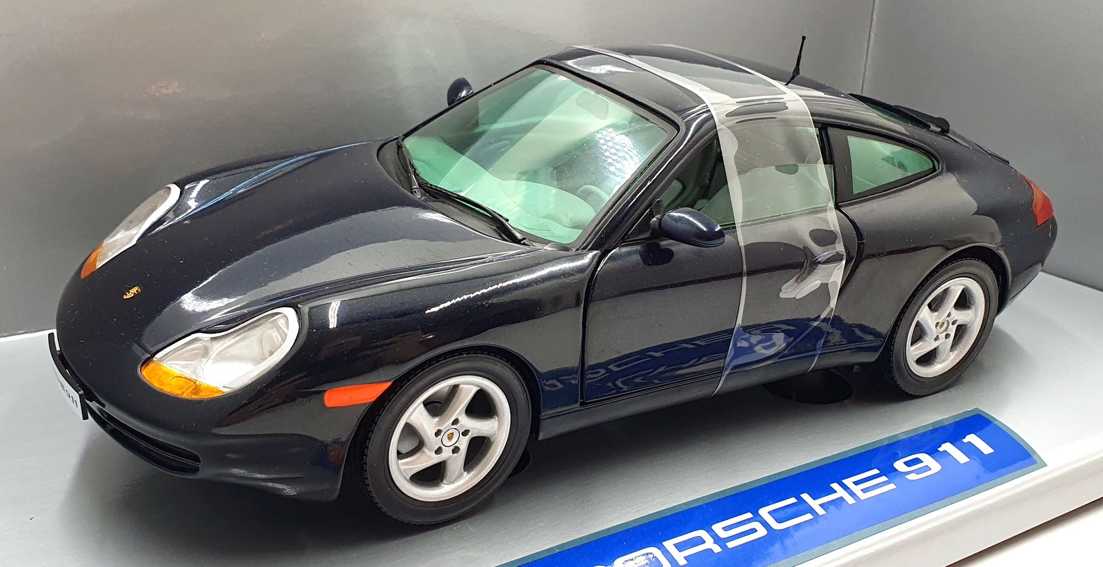 Sun Star 1/18 Scale Diecast 1203 - Porsche 911 Carrera Coupe - Black