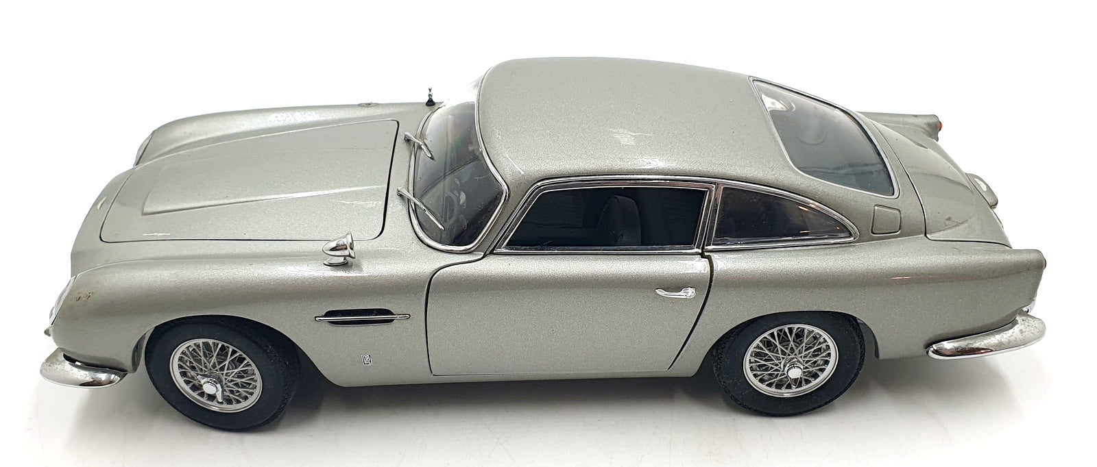 Autoart 1/18 Scale Diecast DC23426H - Aston Martin DB5 - Silver