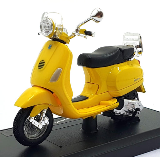 Maisto 1/18 Scale 39540 - 2013 Vespa LXV Moped - Yellow