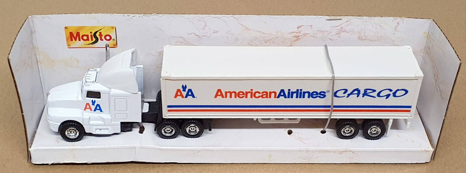 Maisto 1/87 Scale 11021 - Truck & Trailer American Airlines - White/Red/Blue