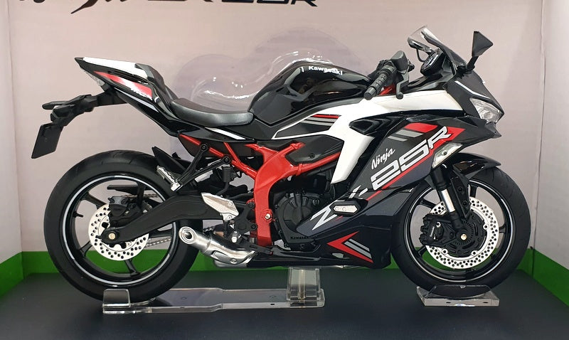 Aoshima Kawasaki KZT00D Z1-R '77 Avec Pièces Aoshima Kawasaki KZT00D Z1-R '77 Avec Pièces
