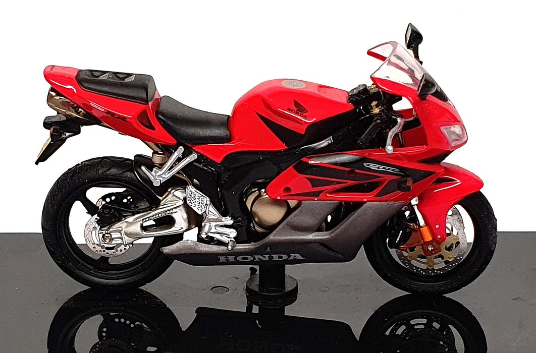 Atlas Editions 1/24 Scale 4 110 101 - Honda Fireblade CBR1000RR - Red 