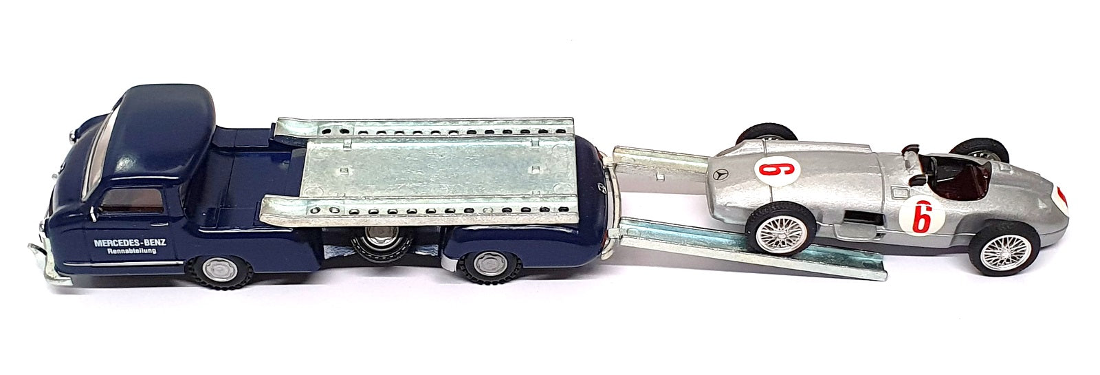 Conrad 1/43 Scale 103401 - 1955 Mercedes Benz Transporter & W196C GP Car - Moss