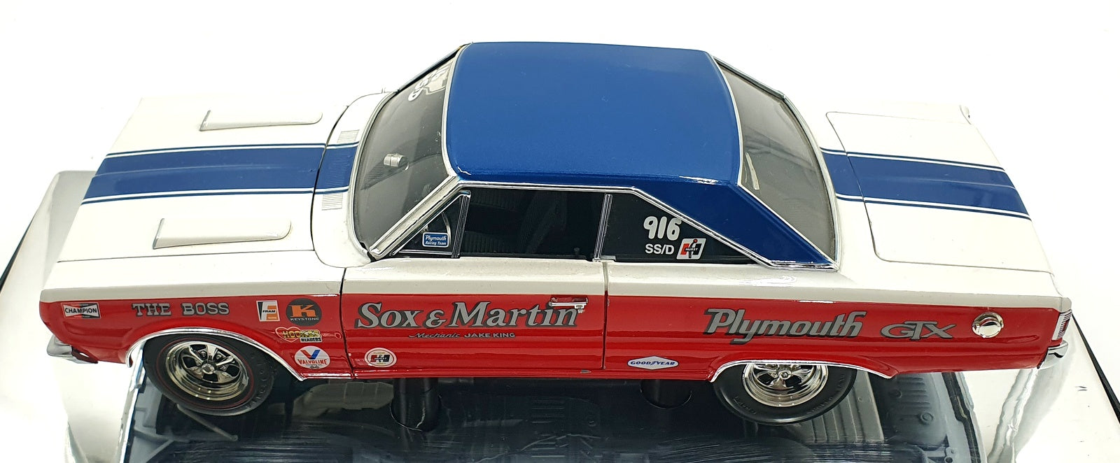 Highway 61 1/18 Scale 50026 - 1967 Plymouth Superstock 440 GTX Sox & Martin
