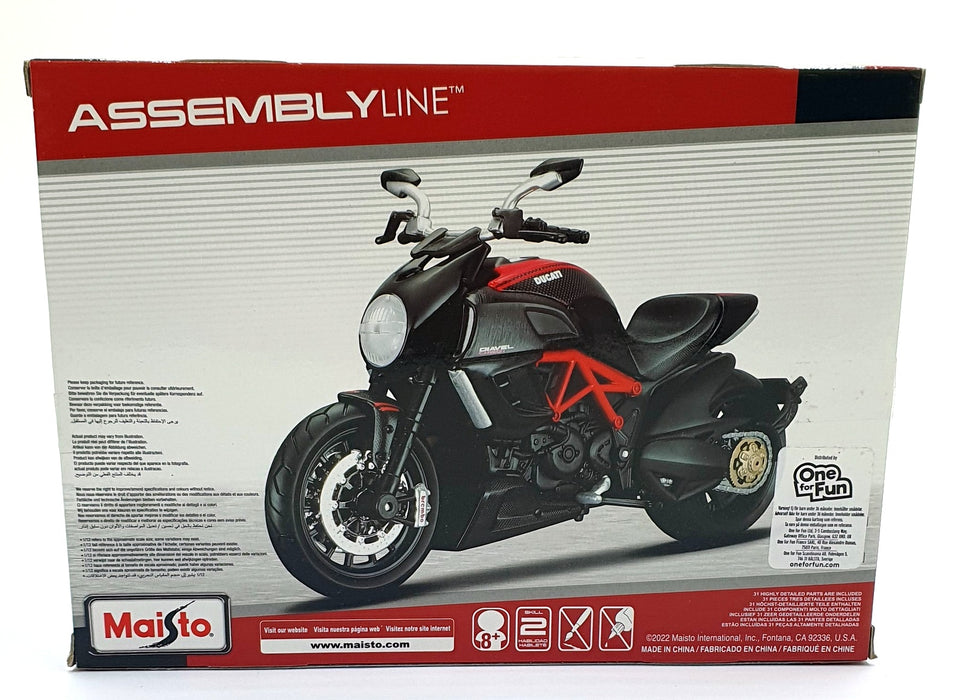 Maisto 1/12 Scale Kit 39196 - 2011 Ducati Diavel Carbon Motorbike - Black/Red