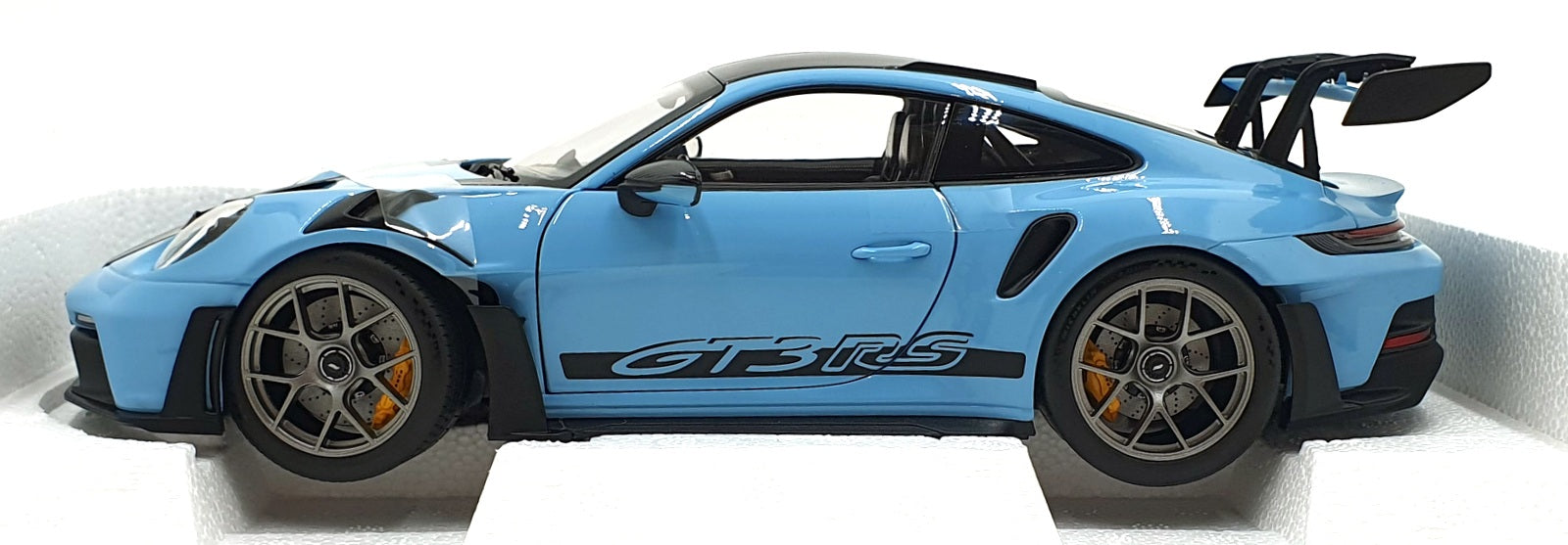 Norev 1/18 Scale Diecast 187367 - 2022 Porsche 911 GT3 RS Weissach Pack - Blue