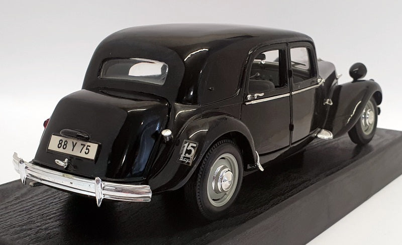 Maisto 1/18 Scale Model Car 31821 - 1952 Citroen 15CV 6 Cyl - Black