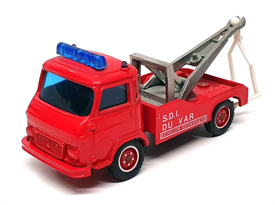 Solido 1/50 Scale 2102 - Renault Saviem SG4 Fire Tow Truck - Red