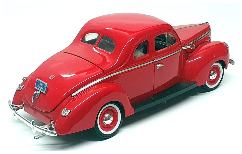 Motor Max 1/18 Scale Diecast 27623H - 1940 Ford Sedan - Red