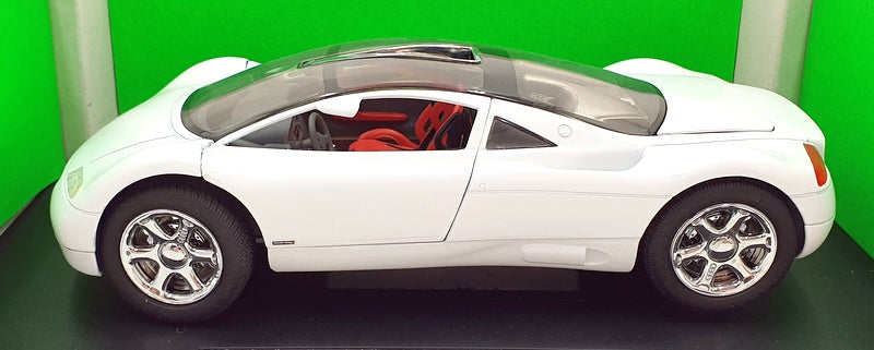 Revell 1/18 Scale Diecast 08913 - Audi Avus Quattro - White