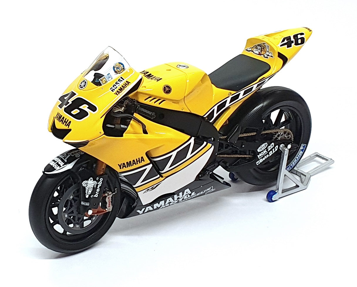 Minichamps 1/12 Scale 122 053096 - Yamaha YZR-M1 Laguna Seca 2005 V. Rossi