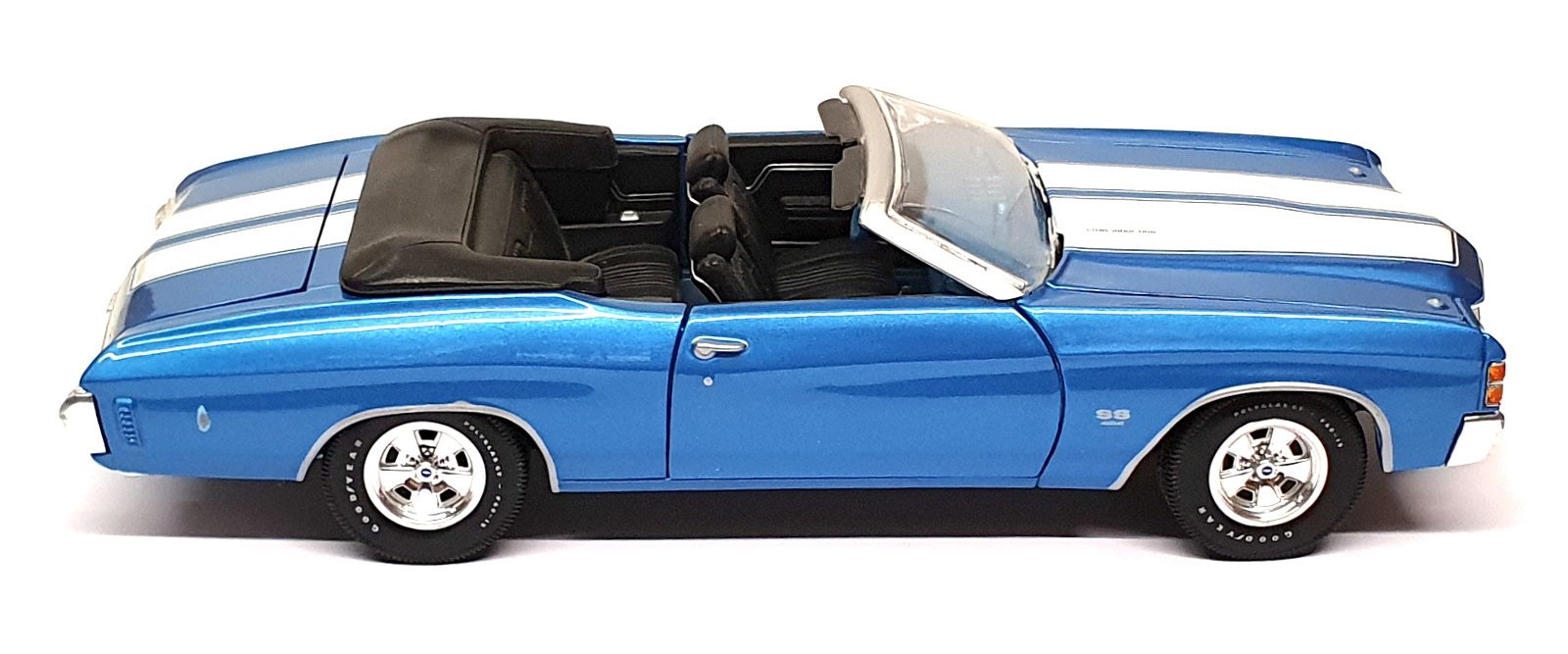 Maisto 1/18 Scale Diecast 27725A - 1971 Chevrolet Chevelle - Blue/White
