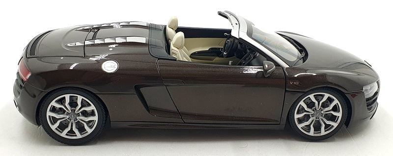 Kyosho 1/18 Scale Diecast 501.09.185.25 - Audi R8 Spyder - Teak Brown
