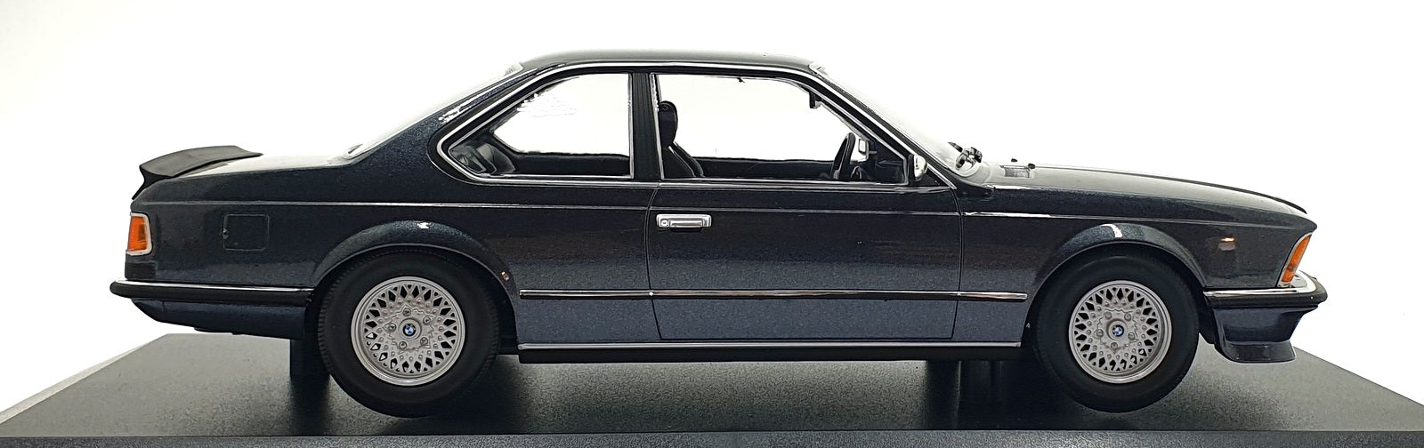 Minichamps 1/18 Scale Diecast 155 028106 - 2002 BMW 635 CSi - Met. Grey