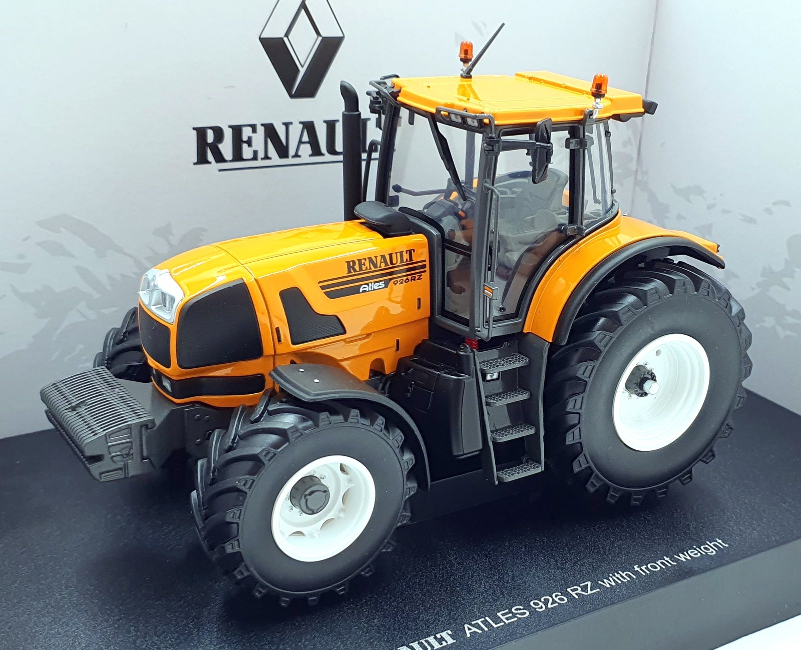 Universal Hobbies 1/32 Scale UH6827 - Renault Atles 926RZ - Orange