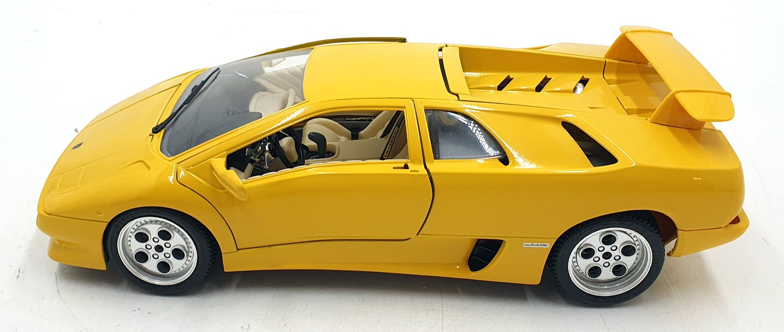 Burago 1/18 Scale Diecast 3041 - Lamborghini Diablo 1990 - Yellow/cream Int