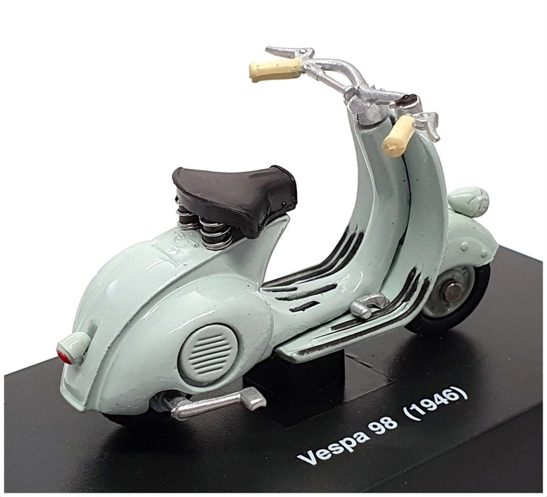 NewRay 1/32 Scale 06046 - 1946 Vespa 98 Motorbike - Grey