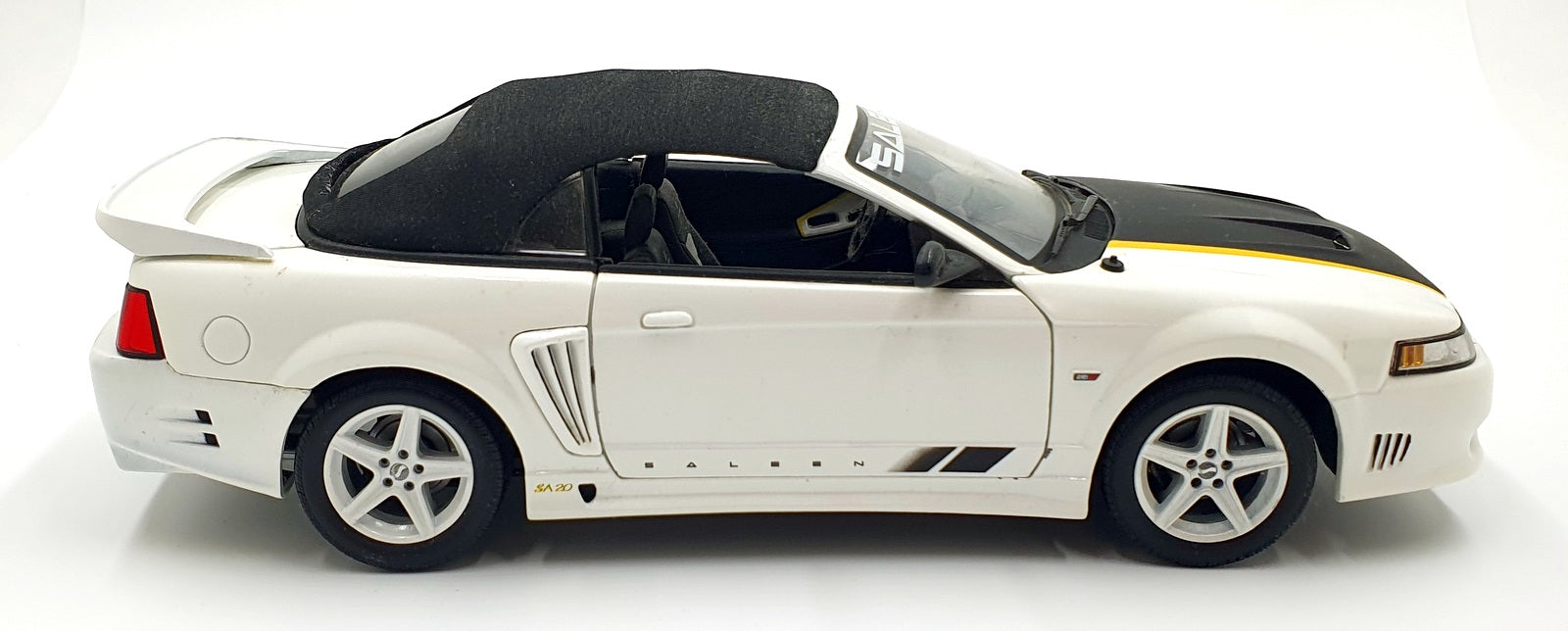Ertl 1/18 Scale Diecast DC16126E - 2004 Saleen Mustang SA-20 - White/Black