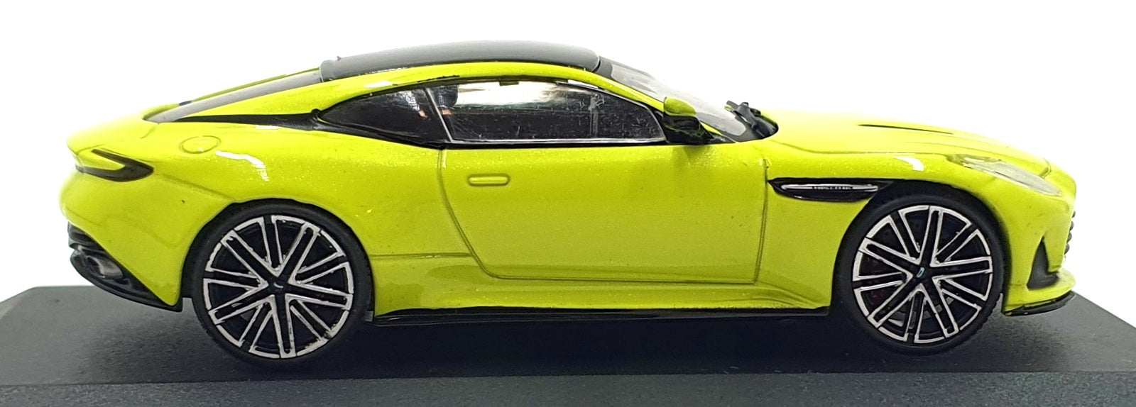 Solido 1/43 Scale Diecast S4315703 - 2023 Aston Martin DB12 - Lime