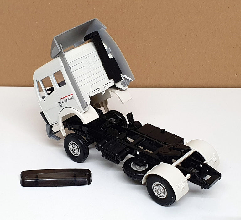 Eligor 1/43 Scale 5403 - Mercedes Benz Transporter Truck Porsche - White