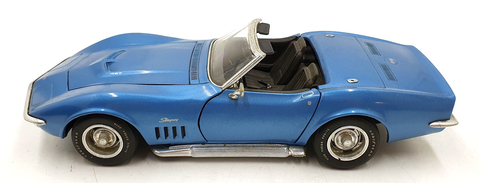 Revell 1/18 Scale 8819 - '69 Chevrolet Corvette Convertible - Blue