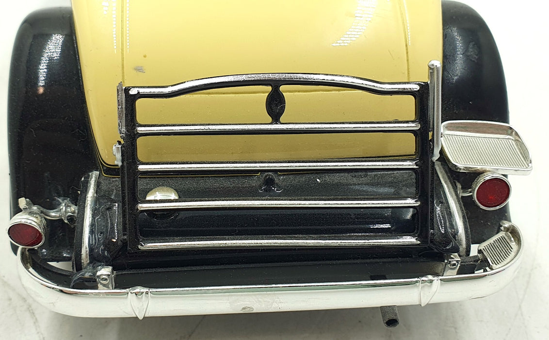 BOS Models 1/18 Scale Resin BOS276 Packard 902 Standard Eight Coupe Black/Yel