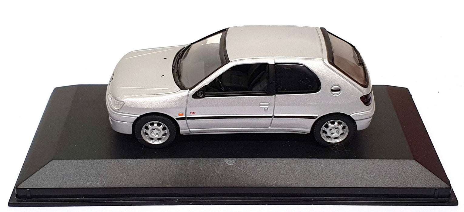 Minichamps 1/43 Scale 430 112800 - 1998 Peugeot 306 2-Door - Silver