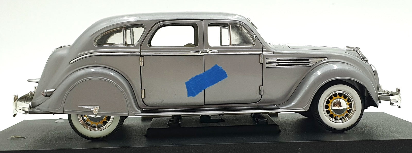 Signature Models 1/18 Scale 18133 - 1936 Chrysler Airflow - Silver