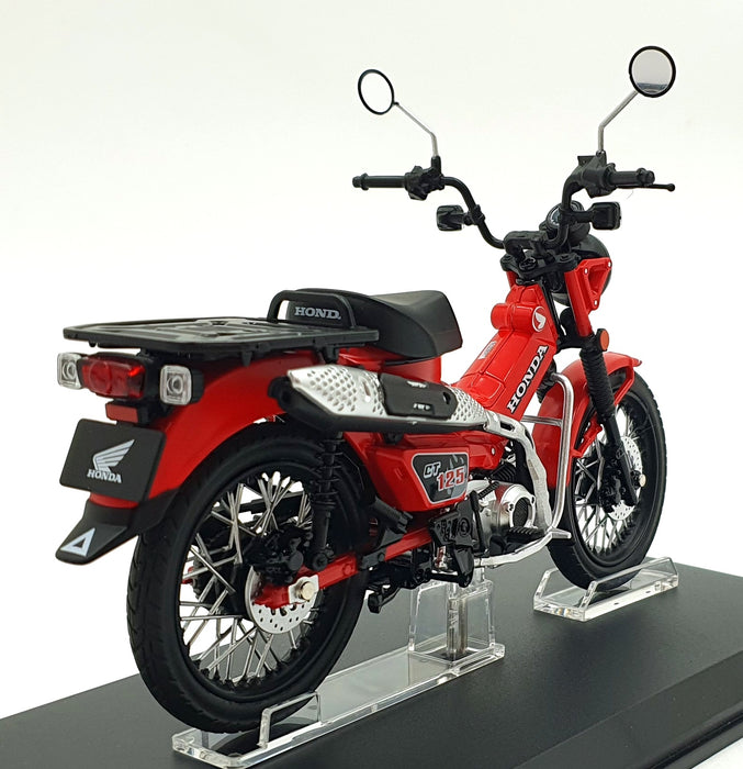 Aoshima 1/12 Scale 11223-4000 - Honda CT125 Motorbike - Red