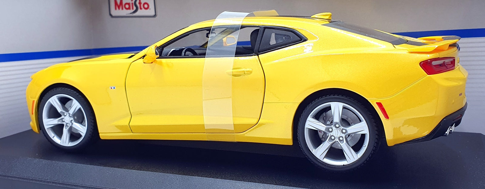 Maisto 1/18 Scale Diecast 31689 - 2016 Chevrolet Camaro SS - Yellow