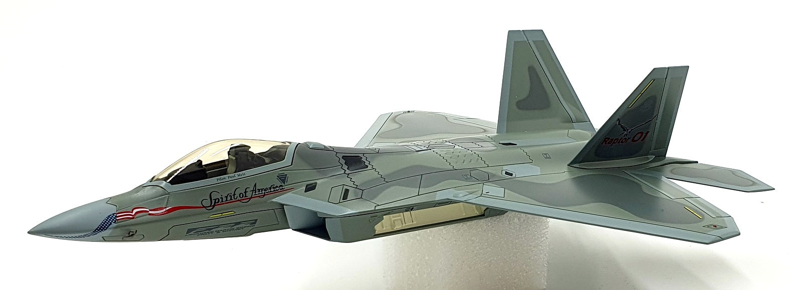 Hobby Master 1/72 Scale HA2811c - Lockheed F-22 Raptor "Spirit of America"