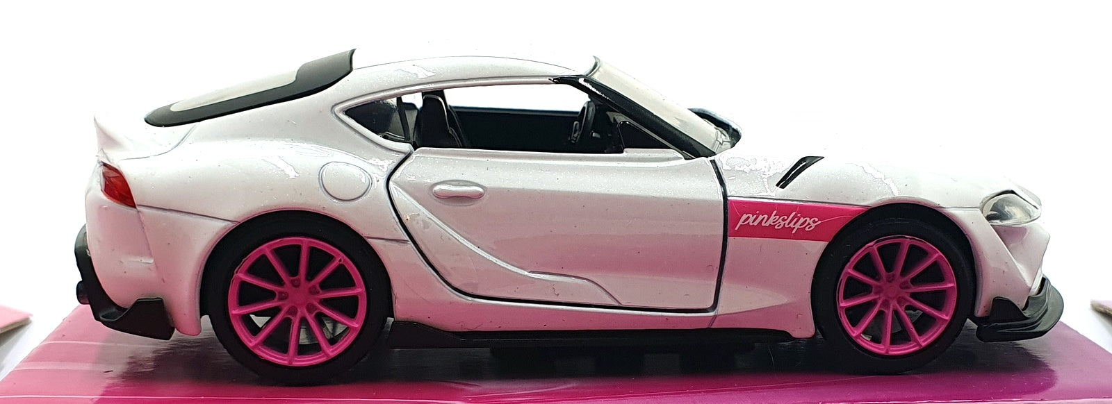 Jada Toys 1/32 Scale 34664 - 2020 Toyota Supra - Met. White/Pink