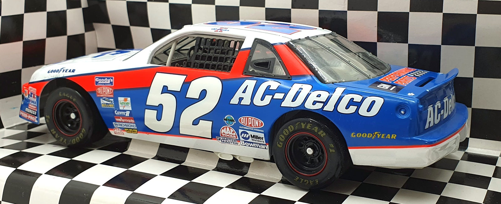 Ertl 1/18 Scale Diecast 7587 - Chevrolet Lumina AC-Delco #52 K.Schrader