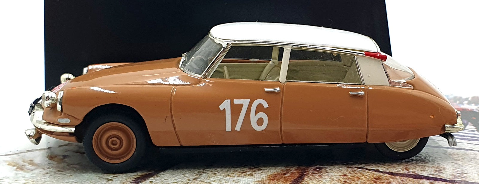 Vitesse 1/43 Scale VMC04 - Citroen ID 19 #176 1st MC Rally 1959