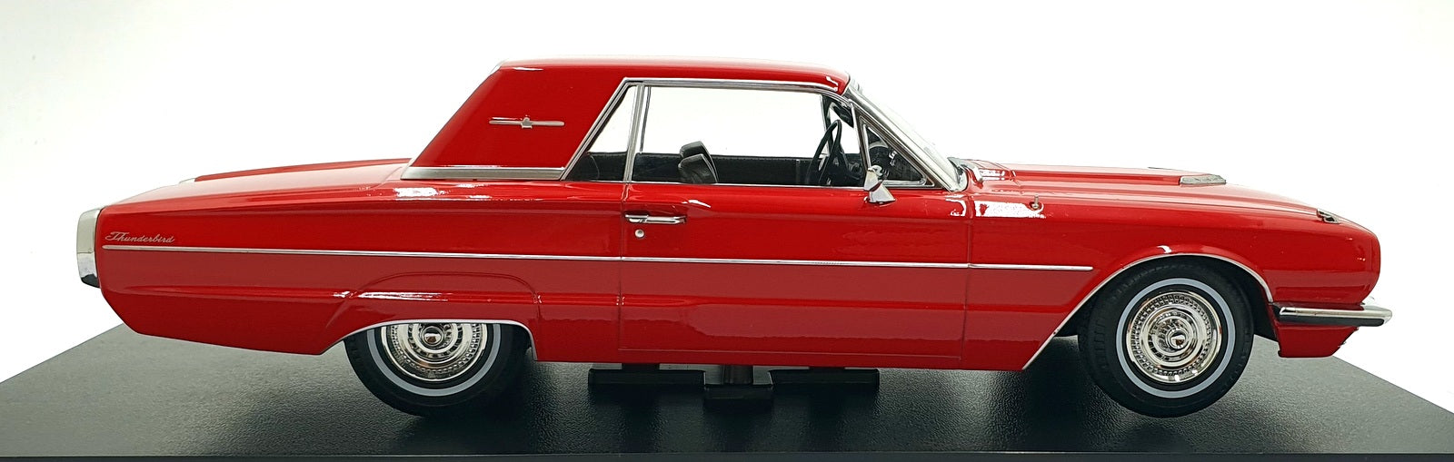 KK Scale 1/18 Scale KKDC181343 - 1966 Ford Thunderbird Hardtop Coupe - Red
