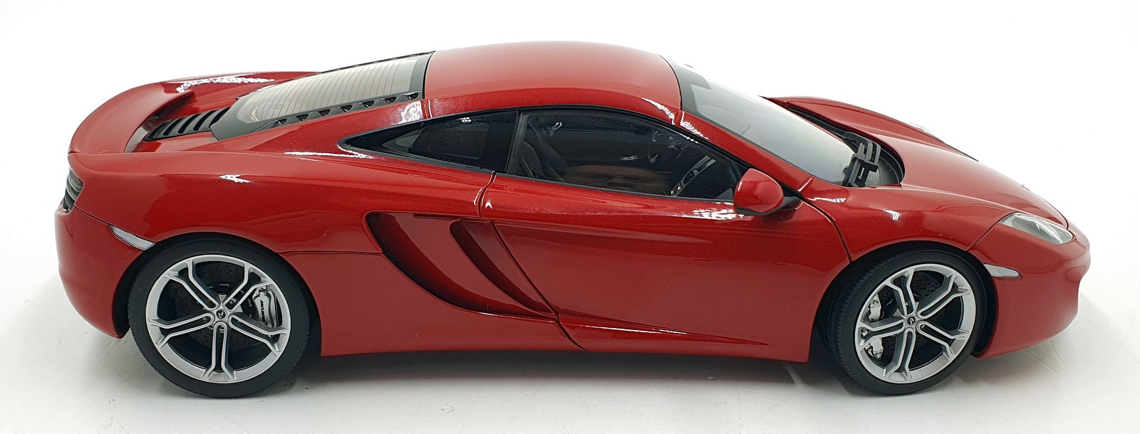 Autoart 1/18 Scale Diecast 76008 - McLaren 12C - Red 