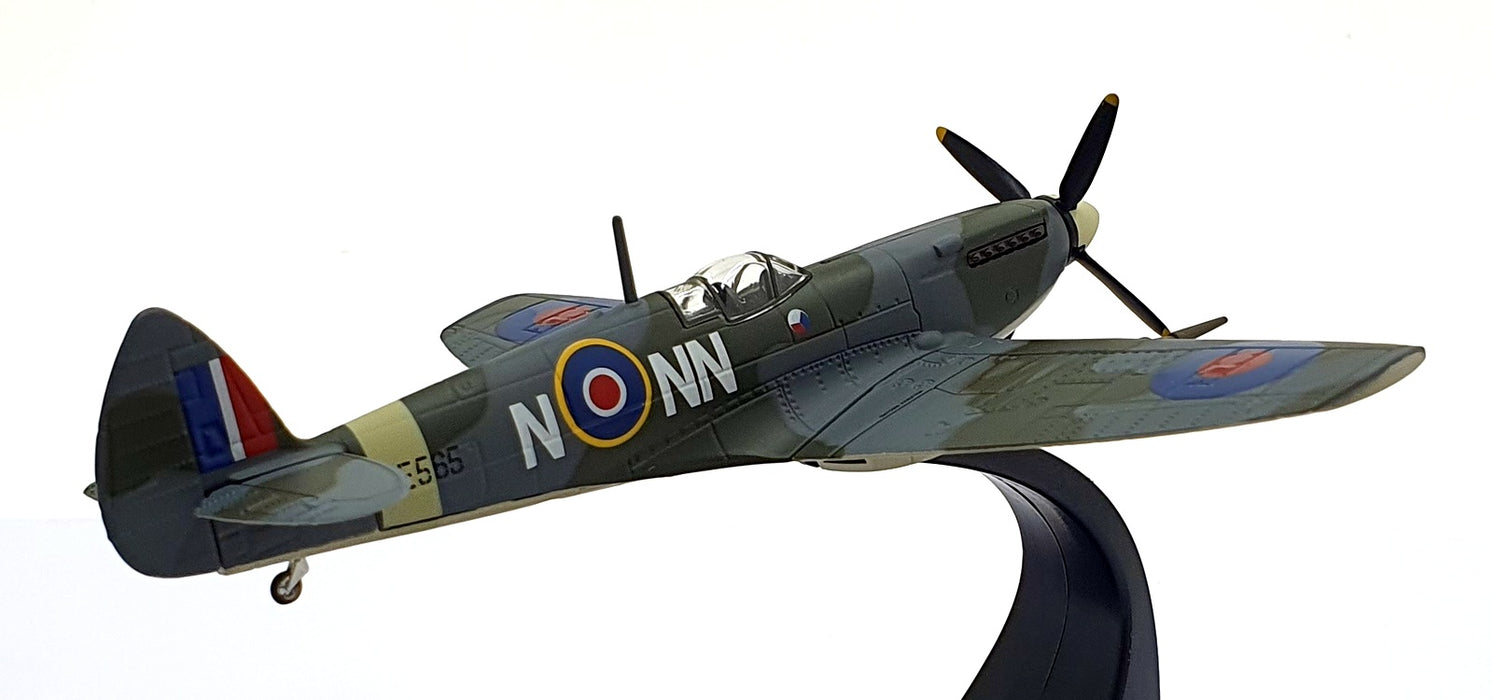 Oxford Diecast 1/72 Scale AC123 1945 Spitfire IXE RAF #310 (Czech) Sqn. Man