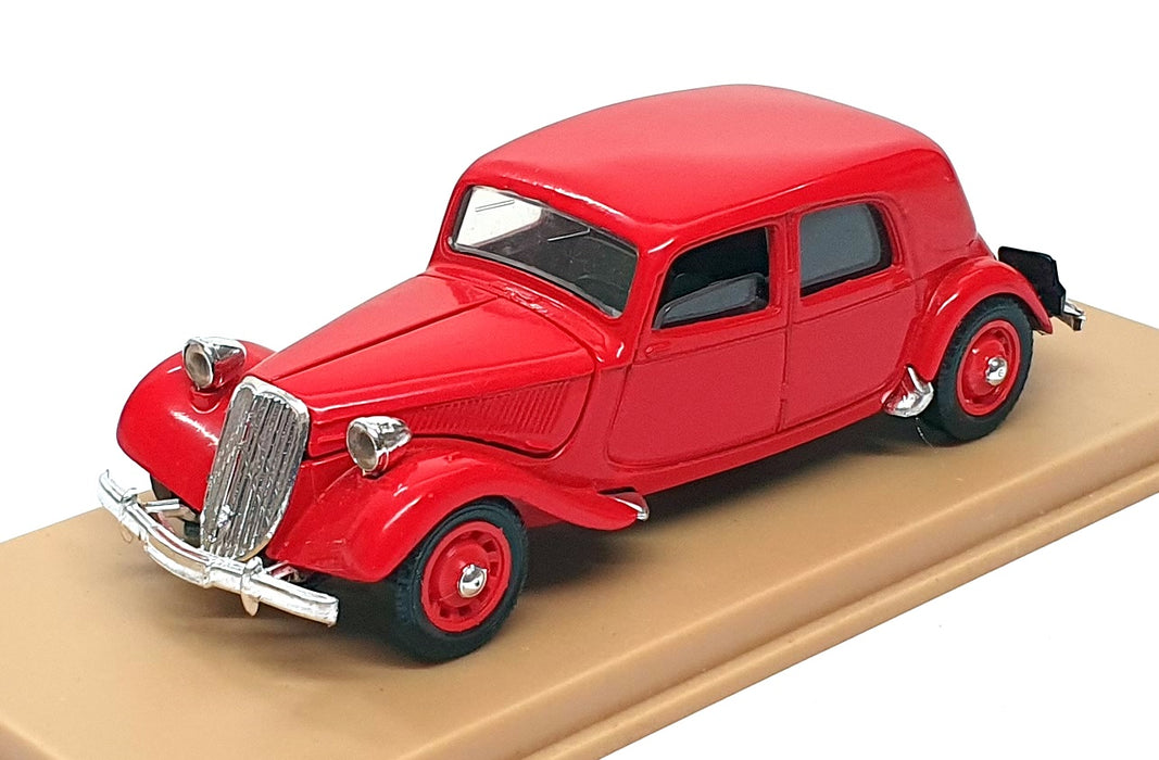 Solido 1/43 Scale No. 32 - 1938 Citroen 15CV French Fire Car - Red