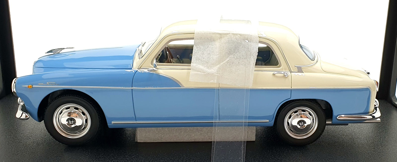 Cult 1/18 Scale Resin CML162-1 - 1958 Alfa Romeo 1900 Super Berlina - White/Blue