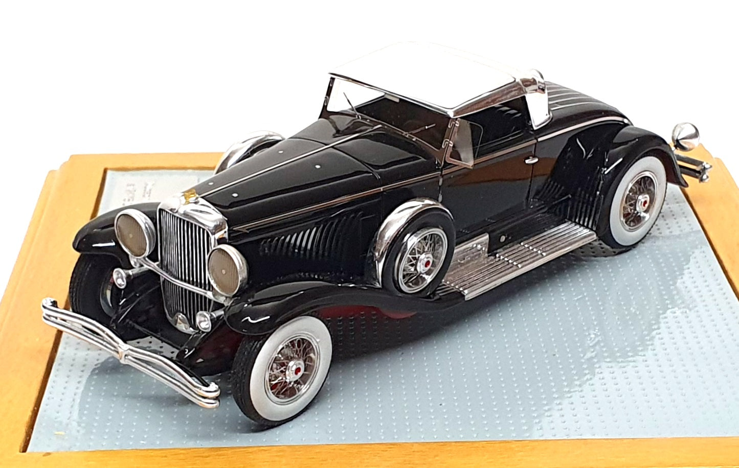 Ilario 1/43 Scale IL43076 - 1931 Duesenberg Model J Murphy Coupe Whittell LWB