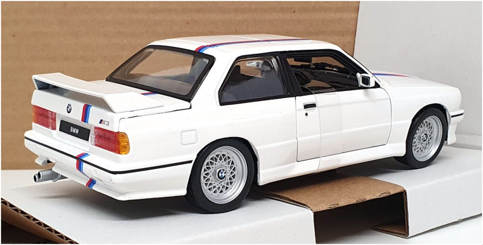 Burago 1/24 Scale Diecast 18-21100 - 1988 BMW 3 Series M3 - White