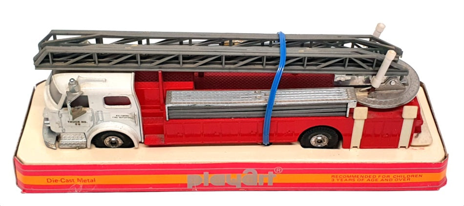 Model Power Playart 24523B - American LaFrance Fire Engine Baltimore - White/Red